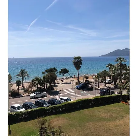 Les Pieds Dans L'eau Apartment
