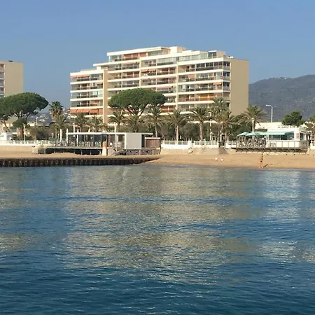 Les Pieds Dans L'eau Cannes